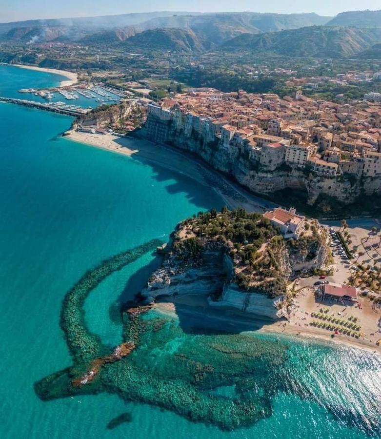 Ingrid Rooms Tropea Bagian luar foto
